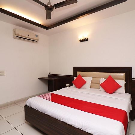 Wonderland Inn Near Aravali Biodiversity Park Gurgaon Dış mekan fotoğraf
