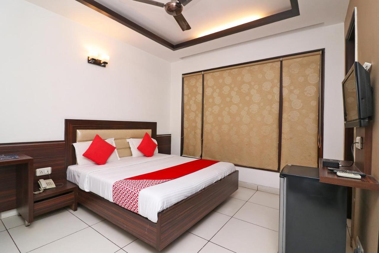 Wonderland Inn Near Aravali Biodiversity Park Gurgaon Dış mekan fotoğraf
