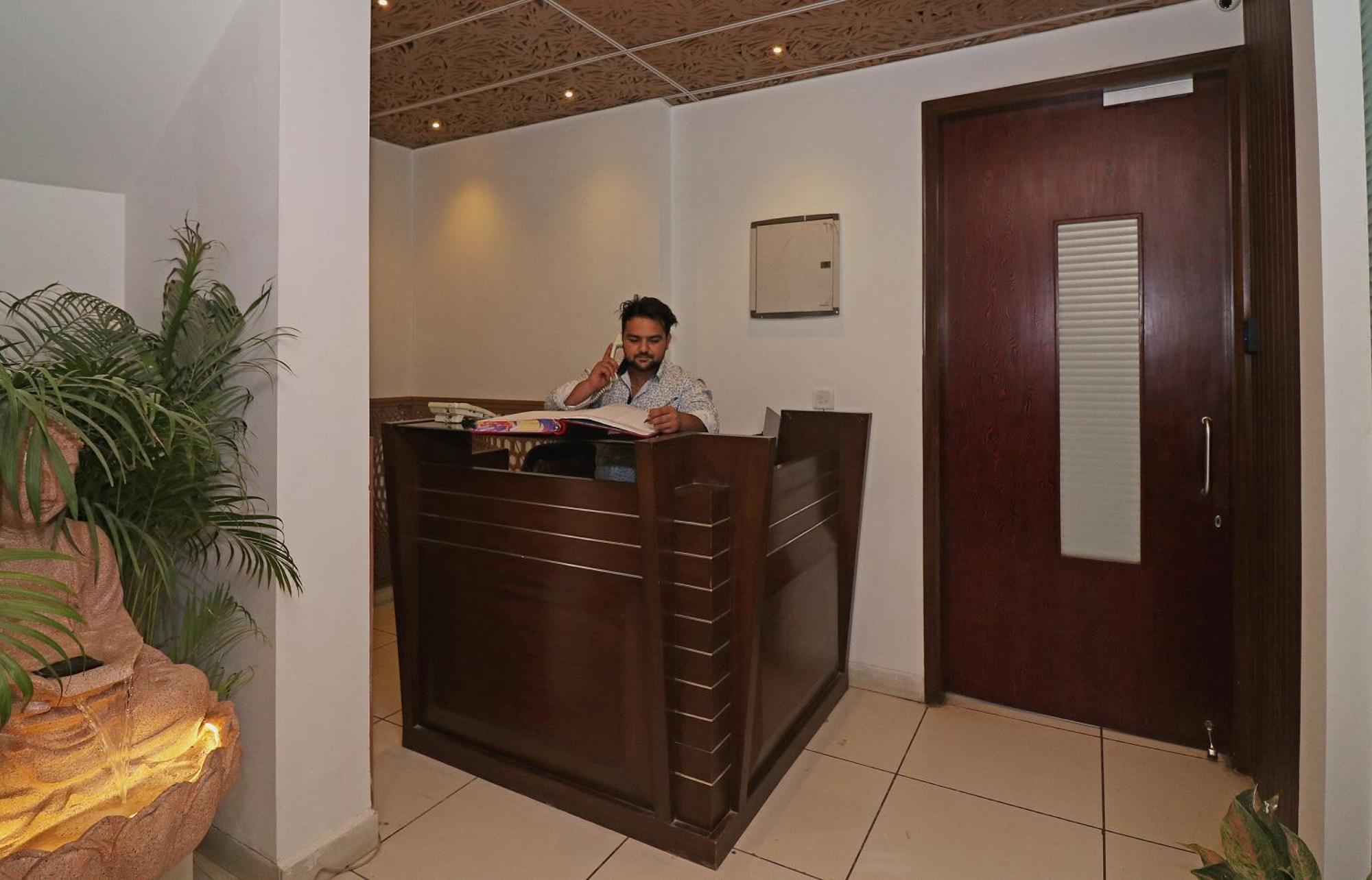 Wonderland Inn Near Aravali Biodiversity Park Gurgaon Dış mekan fotoğraf