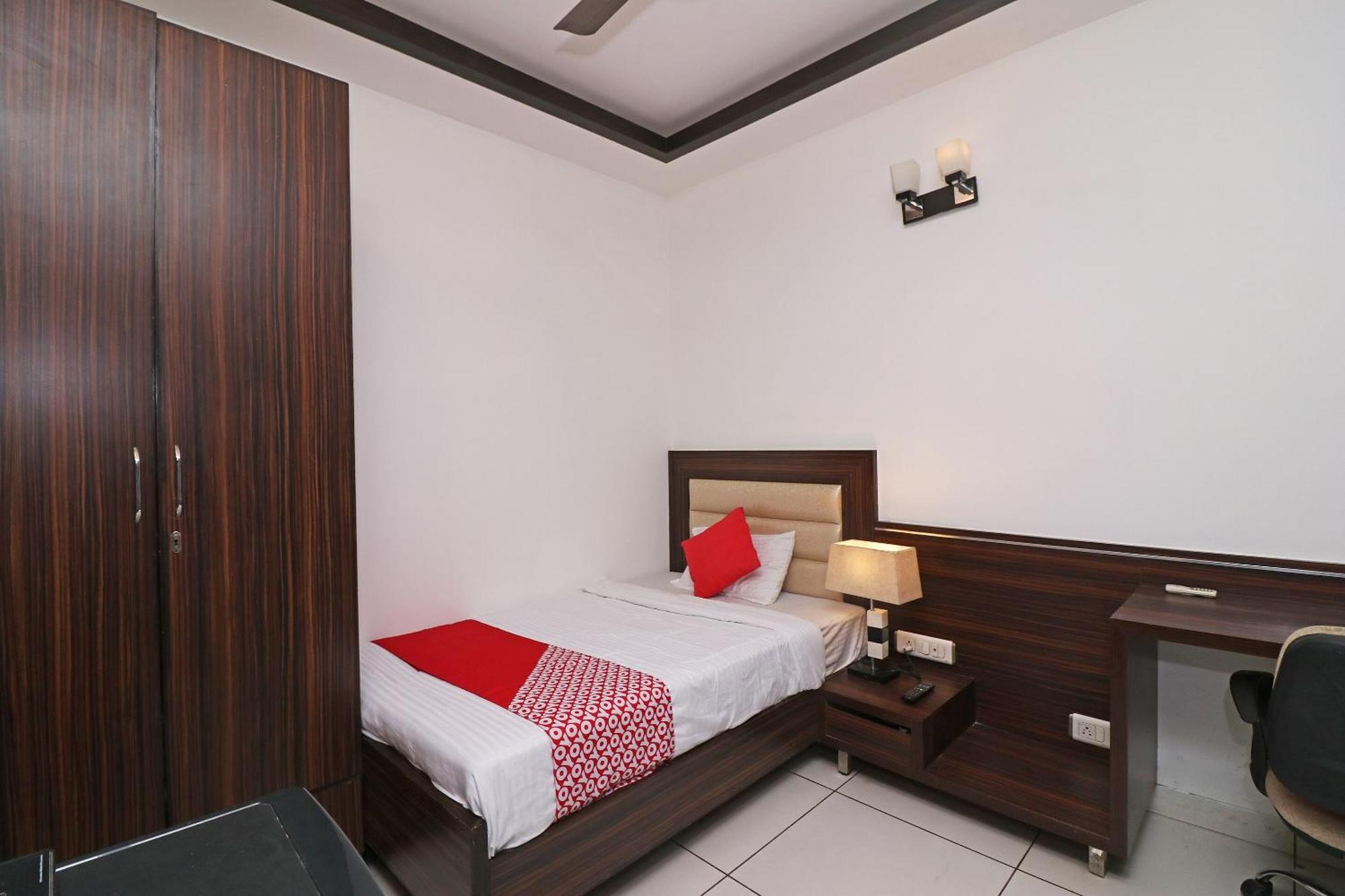 Wonderland Inn Near Aravali Biodiversity Park Gurgaon Dış mekan fotoğraf