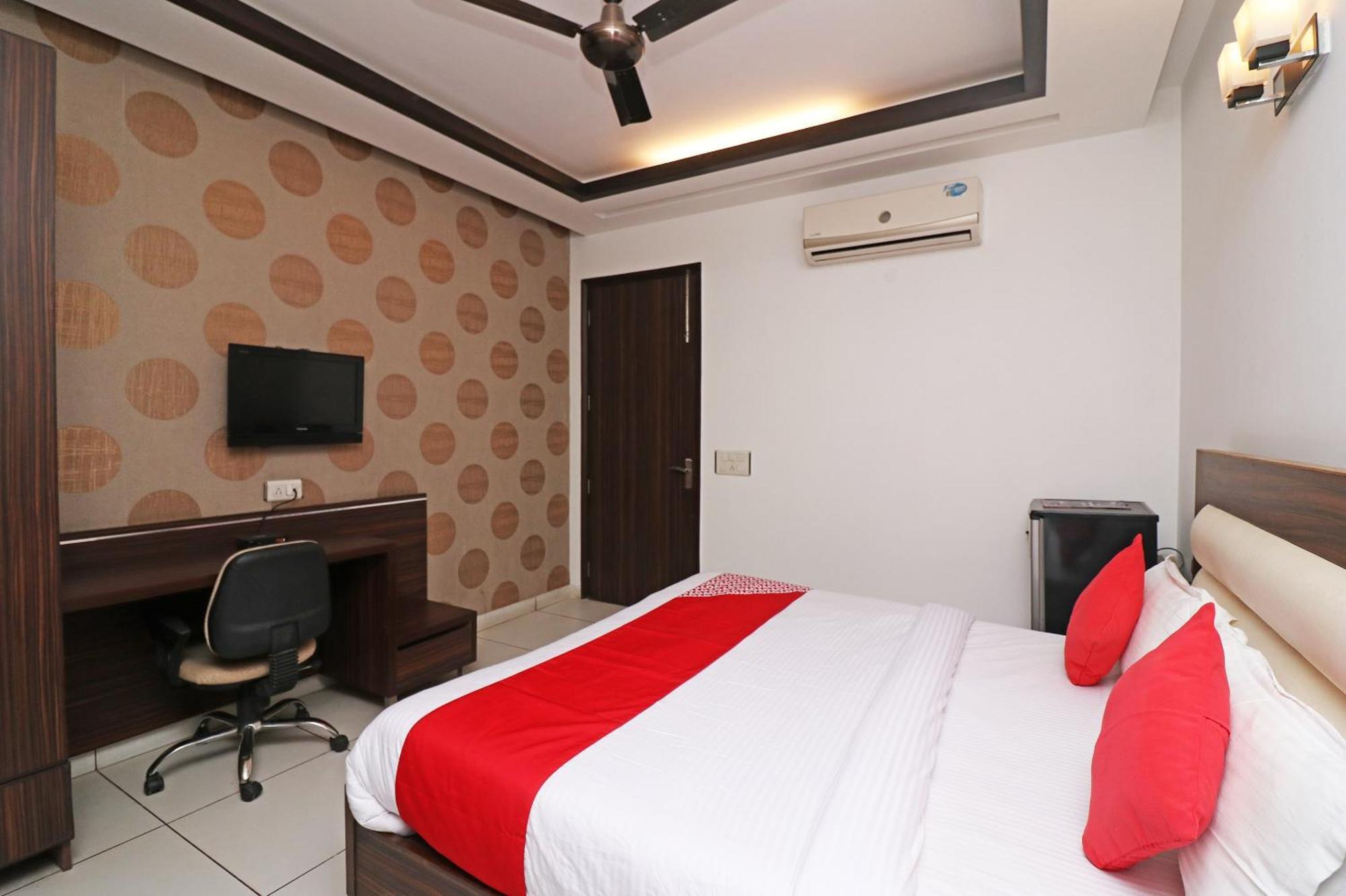 Wonderland Inn Near Aravali Biodiversity Park Gurgaon Dış mekan fotoğraf