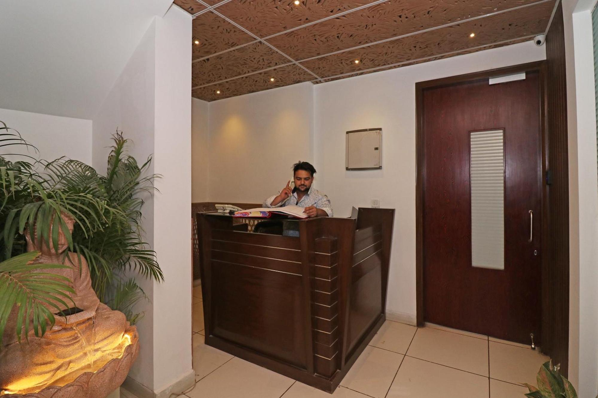 Wonderland Inn Near Aravali Biodiversity Park Gurgaon Dış mekan fotoğraf